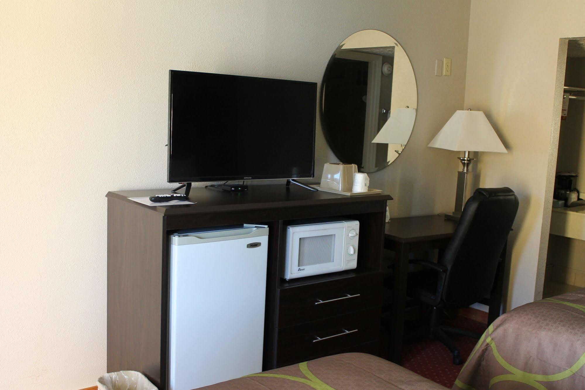 Motel Super 8 By Wyndham Locust Grove Esterno foto
